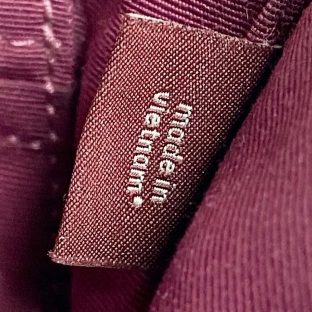 Coach Women's Small Corner Zip Wristlet Pouch Wallet Purse Purple Plum GUC‎
